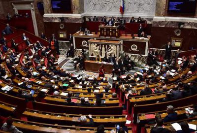 Parlamentoya polis baskını