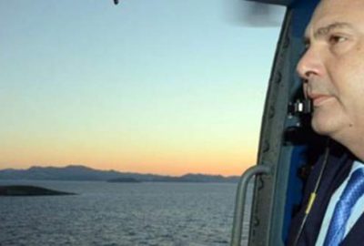 Yunan bakan Kardak’a çelenk bıraktı