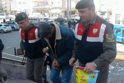 Otostop çekip bindiği araçta gasp edildi