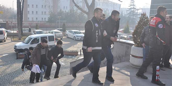 Bursa’da uyuşturucu tacirlerine operasyon: 4 gözaltı