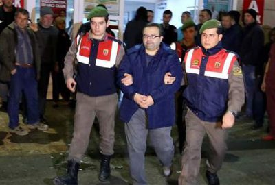 Ailece Yunanistan’a kaçmaya çalışırken yakalandılar