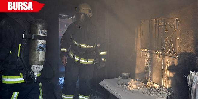 Çakmakla oyun evi yaktı