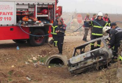 Devrilen otomobilin LPG tankı patladı: 3 ölü