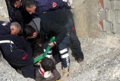 Kum yığını altında 1 saat