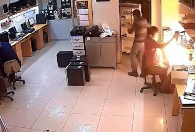 Tamir ettiği tablet elinde patladı