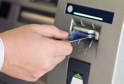 Bankamatikte kartını unuttu, hesabını boşalttılar