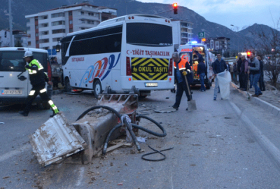 Zincirleme kaza: 17’si öğrenci 25 yaralı!