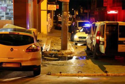 Bursa’da alkollü ve ehliyetsiz sürücü polis aracına çarptı