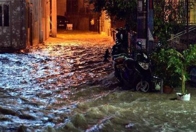 Bodrum’da sağanak bazı caddeleri dereye çevirdi