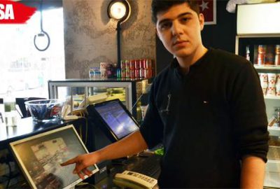 Çay ikram ettiler, monitörü çaldı