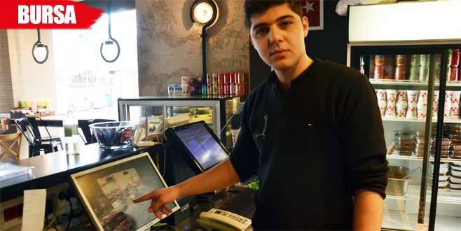 Çay ikram ettiler, monitörü çaldı