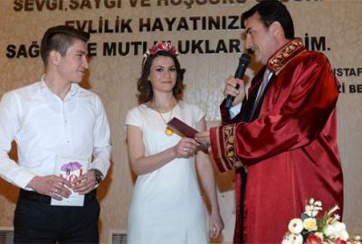 Bursa’daki nikah salonlarında ‘Sevgililer Günü’ mesaisi