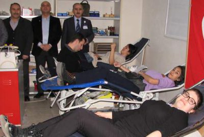 Liselilerden kan bağışı