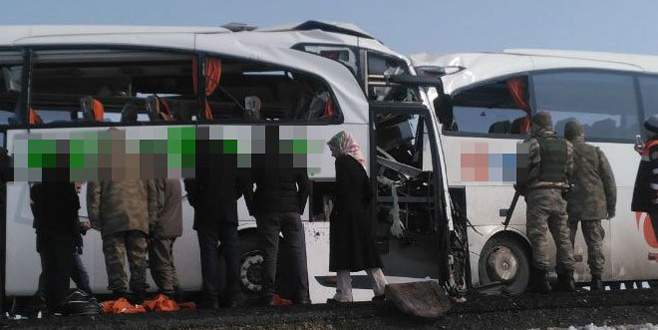 İki otobüs çarpıştı: 8 ölü