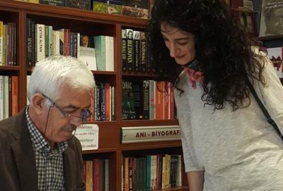 Nilüfer'deki Ezgi Kitabevi'nde (Kristalpark) gerçekleştirilen imza gününde Türk edebiyatının değerli