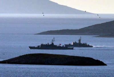Türk ve Yunan savaş gemileri burun buruna
