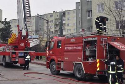 Bursa’da yangında mahsur kalan 9 kişiyi itfaiye kurtardı