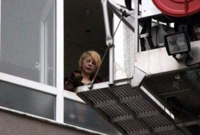 Hamile kadını dövüp eve kitledi, itfaiye kurtardı