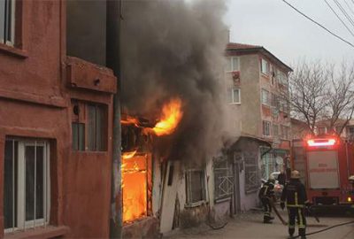 Metruk bina alev alev yandı