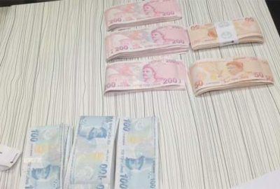 Otoyolda içi para dolu çanta bulundu