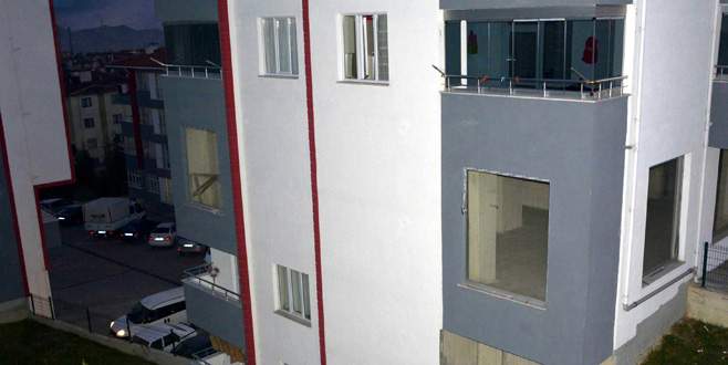 5 günlük evli kadın, eşiyle tartışınca 4’üncü kattan atladı