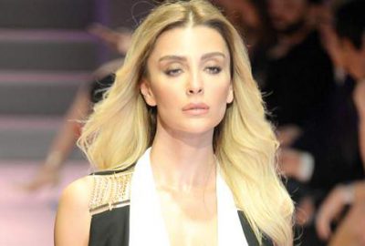 Naomi bile hala podyumda