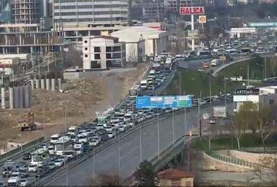 Hafta sonu da hafta içi de Bursa trafiği yol vermiyor