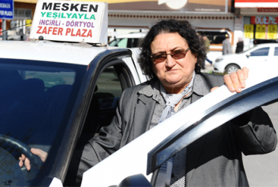 60 yaşındaki Fadime Abla 22 yıldır direksiyon sallıyor