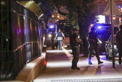 Silahı tutukluk yapmasına rağmen darbeye engel oldu