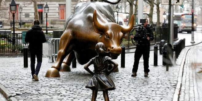 Wall Street’in bronz boğasına karşı ‘korkusuz kız’ heykeli