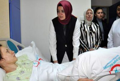 Bakan Kaya, kazada yaralanan Vatansever’i ziyaret etti