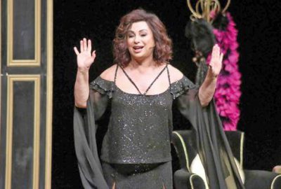 Kız çocukları için sahnede