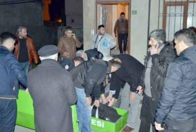 Evinde öldürülmüş halde bulundu, oğlu şüpheli olarak aranıyor