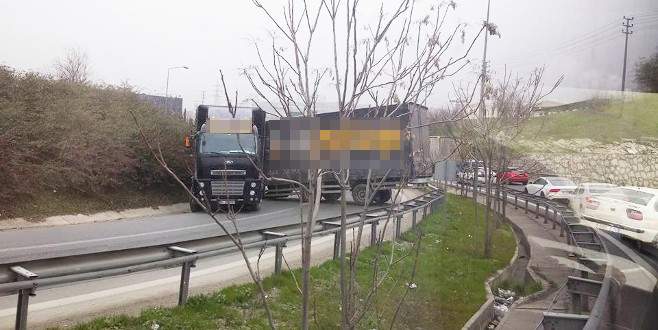 Bursa’da TIR kazası trafiği kilitledi