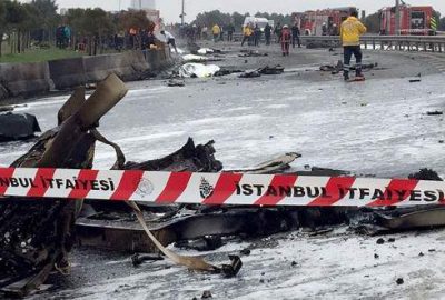 İstanbul’da helikopter düştü