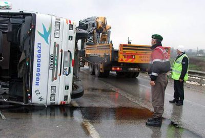 Bursa’da minibüs ile midibüs çarpıştı: 9 yaralı
