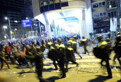 Hollanda polisinin ‘köpekli’ müdahalesinde 7 kişi yaralandı