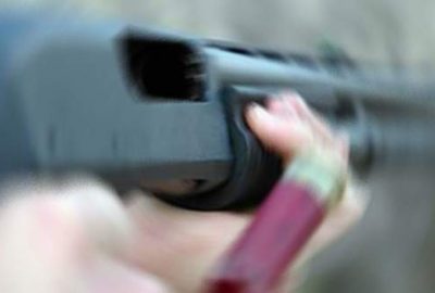 Alışveriş yapan arkadaşını beklerken öldürüldü