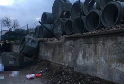 Yaşlı çiftin üzerine beton kanalizasyon boruları düştü: 1 ölü, 1 yaralı