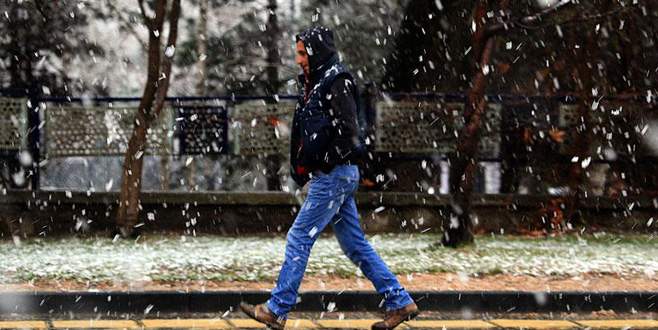 Ankara’da sürpriz kar yağışı