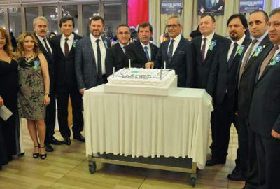 Meslekte 30 yılını doldurana plaket