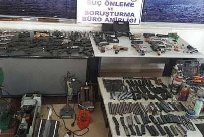 Evinin çatısını silah atölyesine çevirmiş