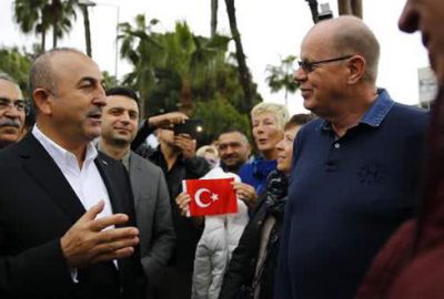 Bakan Çavuşoğlu’na Hollandalılardan sürpriz