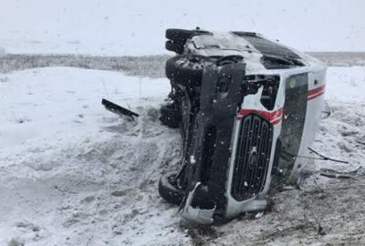 Futbolcuları taşıyan minibüs devrildi: 1 ölü, 17 yaralı