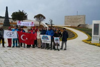 Bursalı dağcılar Çanakkele’de şehitleri andı