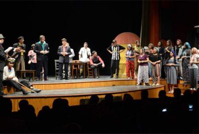 Osmangazi Belediyesi tiyatrocuları seyirciyle buluştu