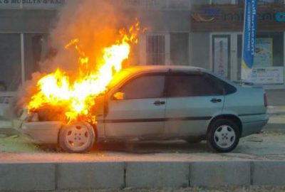 Alev alev yanan otomobil korku dolu anlar yaşattı