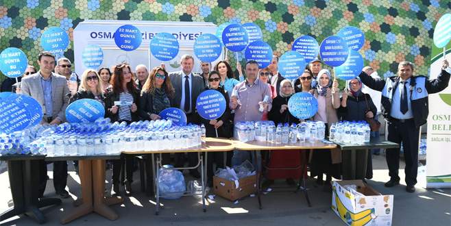 Bursa’da Dünya Su Günü’nde vatandaşlara su ikramı