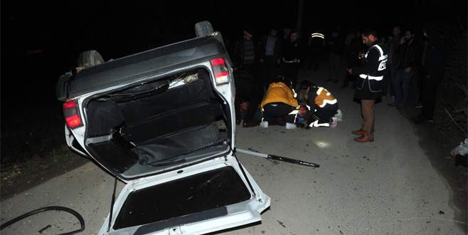 Polisten kaçarken takla attılar