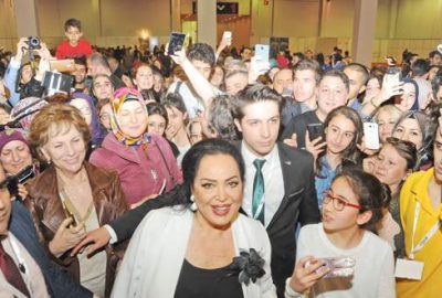 Ünlülerden Bursa imzası